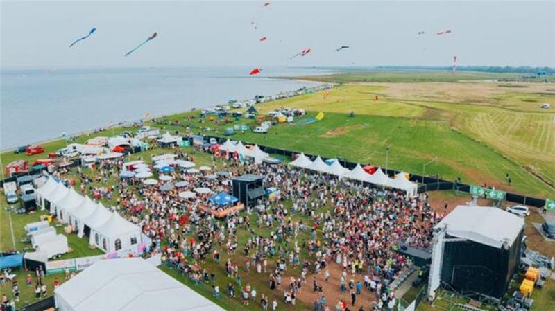 Die instagramtauglichste Kleinstadt am Meer liegt unweit von Stade Das Drachenfest und das gleichzeitig stattfindende Elbstrand-Festival direkt am Meer sind jedes Jahr ein Highlight für Augen und Ohren.