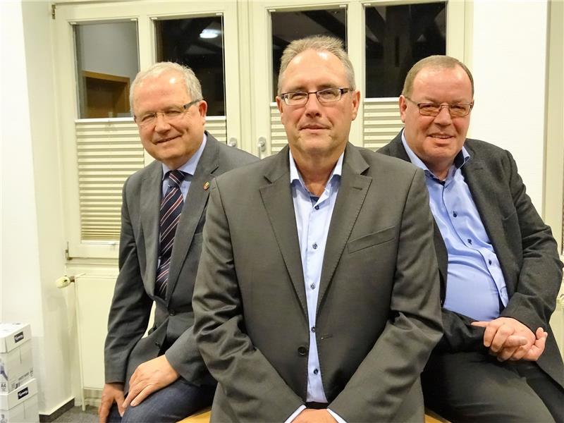 Das Dreigestirn der Macht: Rolf Suhr (von links), Peter Sommer und Siegfried Stresow prägten lange Zeit die Politik in Apensen. 2018 zogen sich Sommer und Stresow überraschend zurück.  Foto Lepél