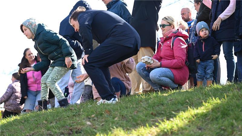 Das „Eiertrüllen“ ist bei Kindern und auch bei Erwachsenen beliebt. 