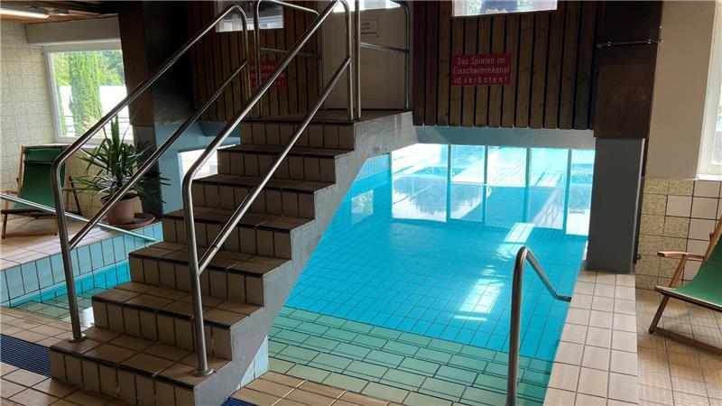Nach Problemen im Vorjahr: So startet das Bützflether Freibad in die Saison Das Einschwimmbecken. Direkt aus der Umkleide kann hier noch übedacht ins Wasser gestiegen werden. Gerade Frühschwimmer schätzen das.