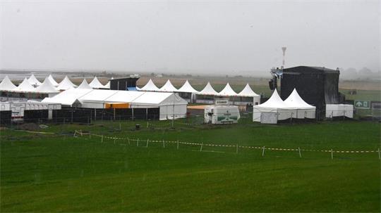 Das Elbstrand Festival am Otterndorfer Grünstand ist wegen der Regenmengen abgesagt.