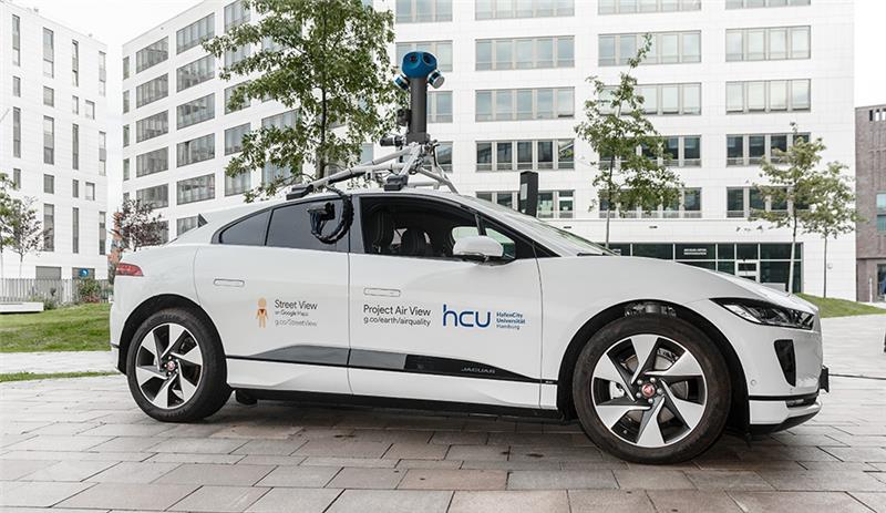 Das Elektroauto des Internetkonzerns Google soll mit Sensortechnik die Luftqualität messen. In Zusammenarbeit mit dem Science Lab der Hafencity Universität soll dann eine interaktive Luftqualitätskarte entstehen. Foto: Markus Scholz/dpa