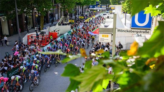 Das Elitefeld ist auf der Mönckebergstraße in der Innenstadt unterwegs. (Archivbild)