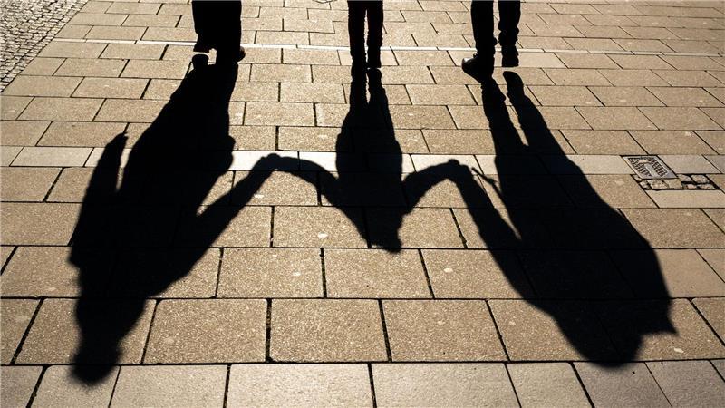 Elterngeld, Reisen, Führerschein – was sich im April ändert Das Elterngeld Eltern ermöglichen, ihre Kinder zu betreuen und zu erziehen. (Archivbild)