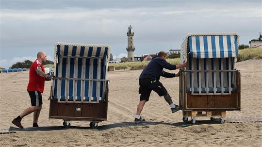 Das Ende des Sommers, die Strandkörbe verschwinden im WInterquartier.