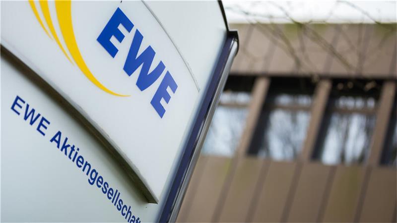 Das Energieversorgungsunternehmen EWE will seine Preise senken. Foto: picture alliance/dpa