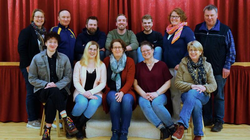 Das Ensemble der Engelschoffer Theatergruppe mit Kirsten Stüven-Diercks (vorne rechts).