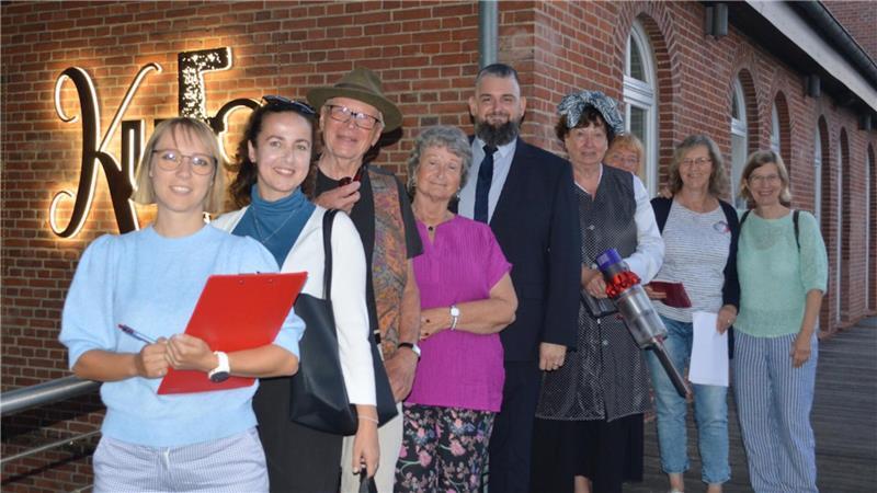 Das Ensemble des English Theatre ist „back on stage“.