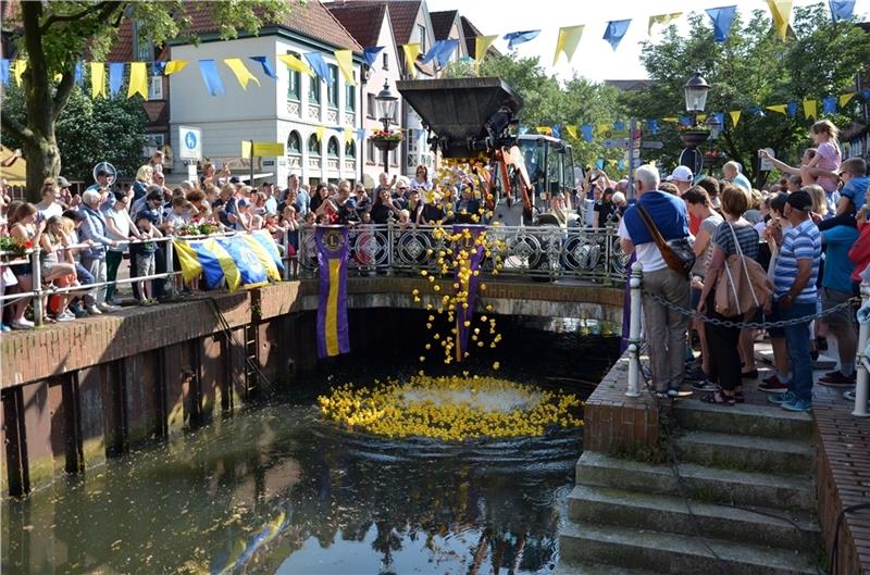 Das Entenrennen ist immer wieder ein Publikumsliebling.