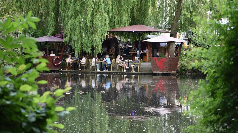 Das Entlein liegt dort, wo die Buxtehuder Altstadt auf den Stadtparksee trifft.