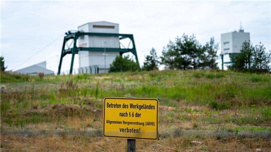 Das Erkundungsbergwerk in Gorleben wurde jahrzehntelang für die Endlagerung von hoch radioaktivem Atommüll erforscht, nun ist Schluss unter Tage. 