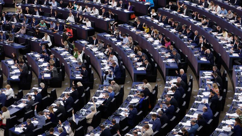 EU-Parlament will Amazon-Lobbyisten vor die Tür setzen Das Europäische Parlament in Straßburg. Amazon-Lobbyisten soll der Zugang zum Parlamentsgebäude verwehrt werden.