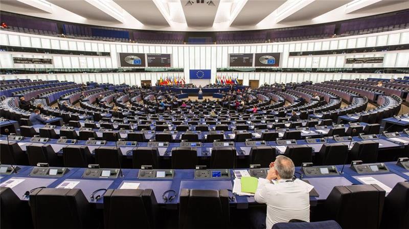 EU-Parlament testet neue Regel gegen leere Stühle im Plenum Das Europaparlament erprobt neue Regeln gegen Abwesenheit von Abgeordneten. (Archivbild)