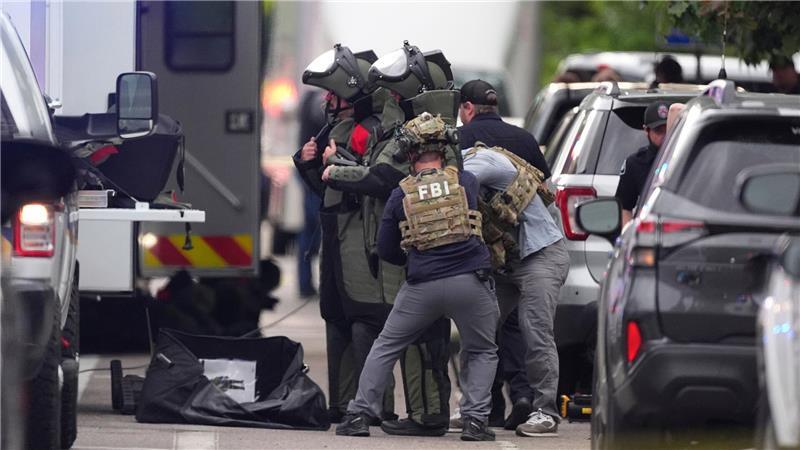 Das FBI sprach von einem „Terrorangriff“, die örtliche Polizei blieb mit ihrer Einstufung zurückhaltender. 