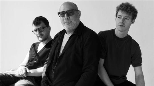 Das Fabian Willmann Trio eröffnet die Reihe „Jazz im Pferdestall 2026“ auf Schloss Agathenburg.