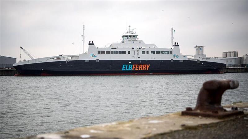 Zwei Elbe-Fähren fahren jetzt unter kanadischer Flagge Das Fährschiff "Greenferry I" konnte einst durch seinen LNG-Antrieb punkten. Nun soll auf Diesel umgestellt werden.