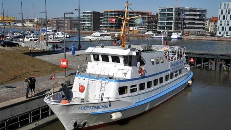 Das Fahrgastschiff „Geestemünde“ legt auch für Seebestattungen ab.