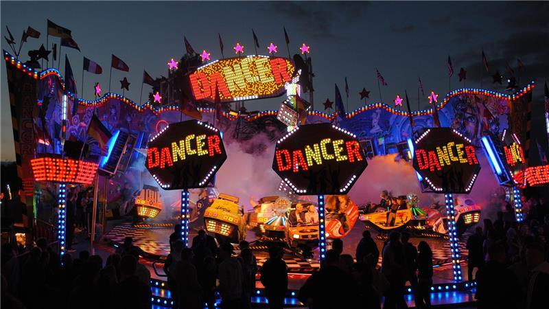Das Fahrgeschäft „Dancer“ ist seit Jahren eine der Hauptattraktionen auf dem Pfingstmarkt in Neukloster.