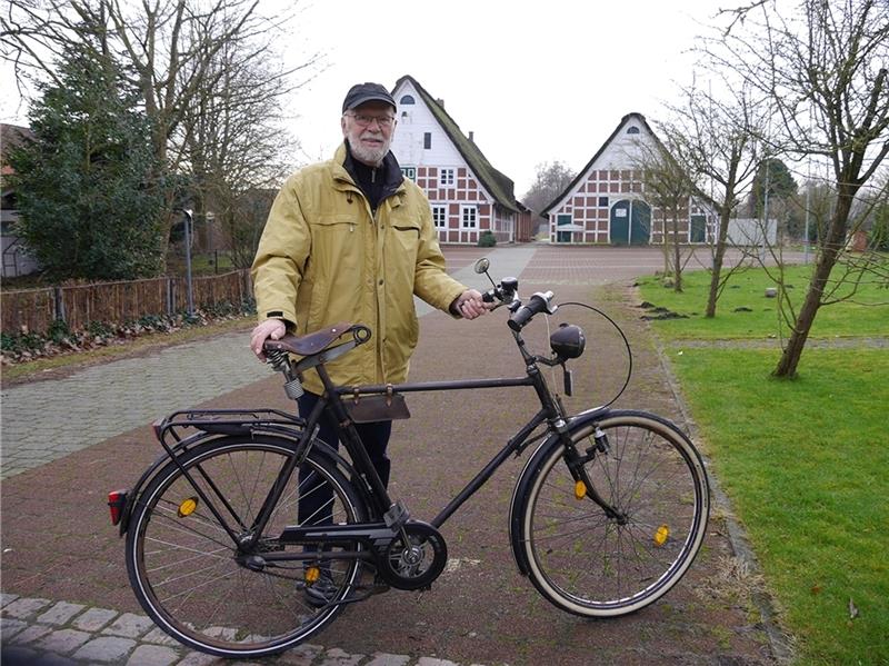 Das Fahrrad von Opa Fritz begleitete den Großenwördener Erich Kahrs sein Leben lang. Foto: Umland