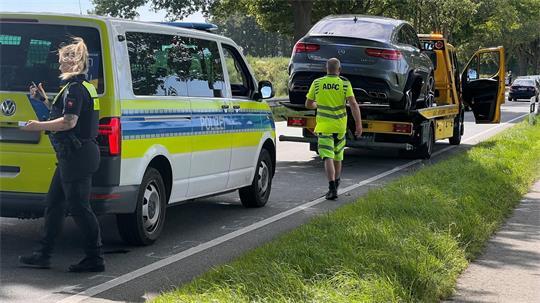 Das Fahrzeug des mutmaßlichen Täters wurde in Haddorf an der B73 abgeschleppt. Ein Politiker machte nun öffentlich, wer am Steuer saß.
