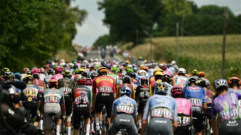 Kanter trotz Rempler noch Vierter: „Ticken zu weit hinten“ Das Feld fuhr bei drückender Hitze in die Weinmetropole.
