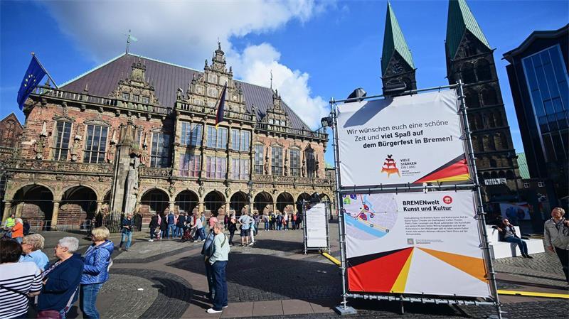 Das Fest zum Tag der Deutschen Einheit wird groß in der Bremer Innenstadt gefeiert. 