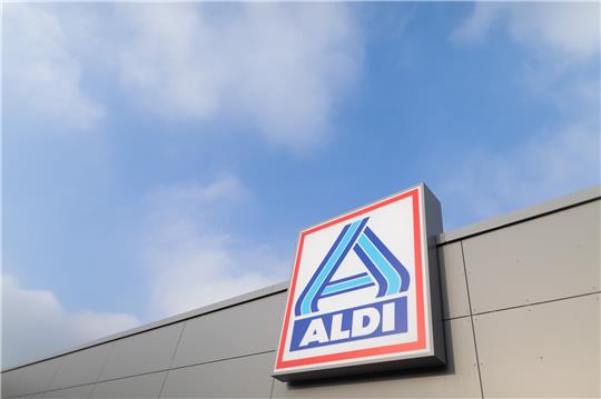 Das Feuer brach gegen 18 Uhr in dem Aldi-Markt aus. Symbolfoto: dpa