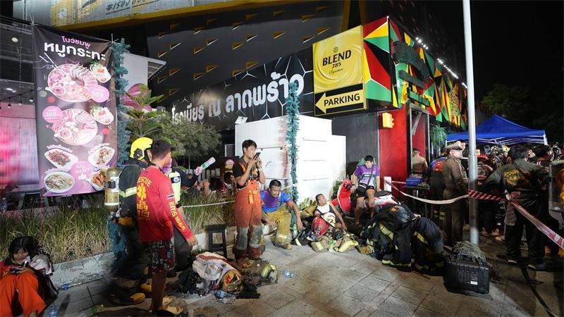 Mindestens 27 Tote bei Brandkatastrophe in Bangkok Das Feuer brach gegen Mitternacht aus.