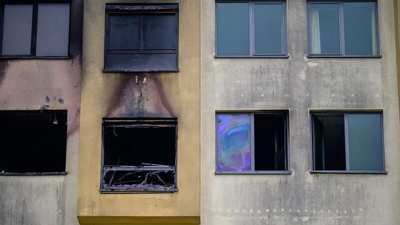 Feuer in Krankenhaus: Fünf Menschen sterben, viele Verletzte Das Feuer war am späten Donnerstagabend im dritten Stock der Klinik ausgebrochen.