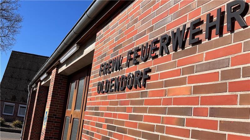 Brennpunkt Gerätehäuser: Wo Oldendorf-Himmelpforten für Feuerwehren bauen muss Das Feuerwehrgerätehaus Oldendorf wird zu klein - spätestens, wenn das neue Fahrzeug kommt, ist es zu eng. Deshalb steht ein Neubau für die freiwillige Feuerwehr ganz oben auf der Bedarfsliste.