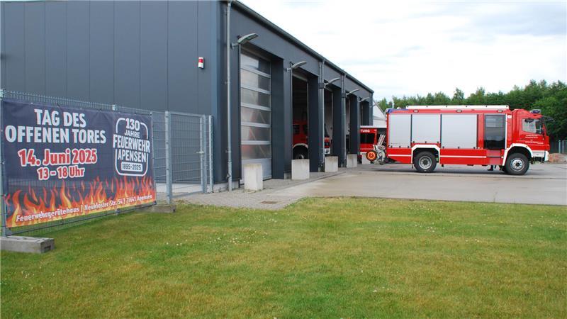 Feuerwehr Apensen: „Wir sind derzeit sehr gut ausgestattet“ Das Feuerwehrgerätehaus an der Neukloster Straße öffnet am Samstag, 14. Juni, seine Tore für die Öffentlichkeit.
