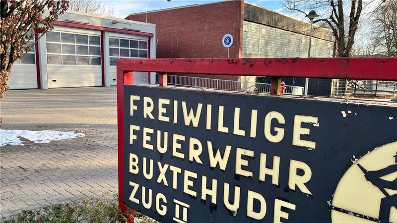 Das Feuerwehrgerätehaus in Buxtehuder Stadtteil Altkloster ist 50 Jahre alt. Es soll durch einen Neubau an der Moisburger Landstraße ersetzt werden.