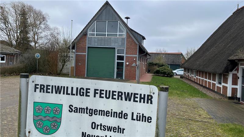 Trotz leerer Kassen: Wo die Samtgemeinde Lühe kräftig investieren will Das Feuerwehrgerätehaus in Neuenkirchen muss erweitert werden, um die Vorgaben der Feuerwehrunfallkasse zu erfüllen.