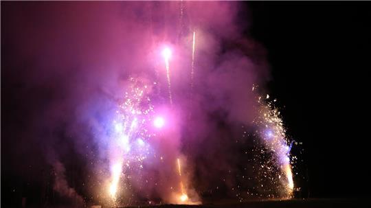 Das Feuerwerk war bis nach Krummendeich zu hören (Symbolbild).
