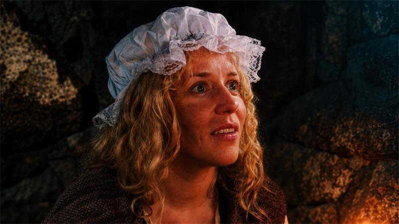 Kino-Teaser: Harsefelds rote Lena flimmert über die Leinwand Das Filmplakat zeigt Lara-Maria Wichels in der Hauptrolle als die rote Lena.