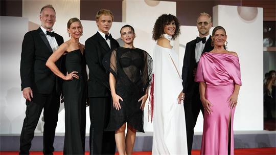 Das Filmteam von „Woman Unknown“ vor der Premiere.