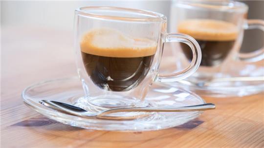 Das Filterkaffee-Ranking der Stiftung Warentest zeigt: Die Preisspanne ist mit 8,60 bis 32 Euro pro Kilo riesig, die Unterschiede in der Beurteilung der Qualität dafür eher geringer.