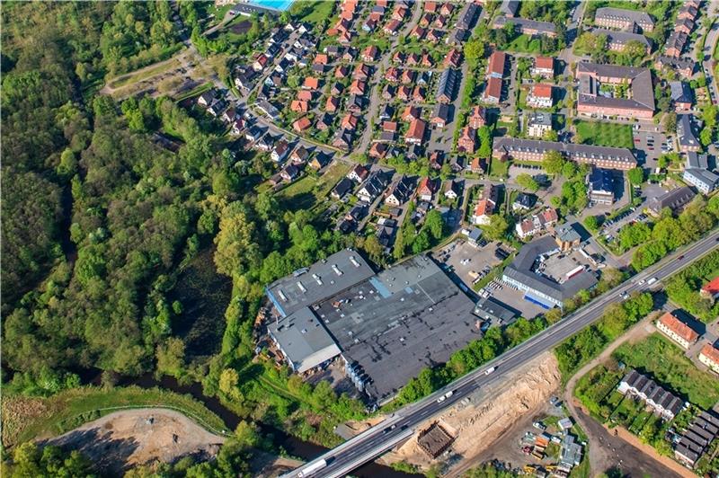 Das Firmengelände des Automobilzulieferers Köver an der Bundesstraße B 73 ist etwa zwei Hektar groß. Foto: Elsen