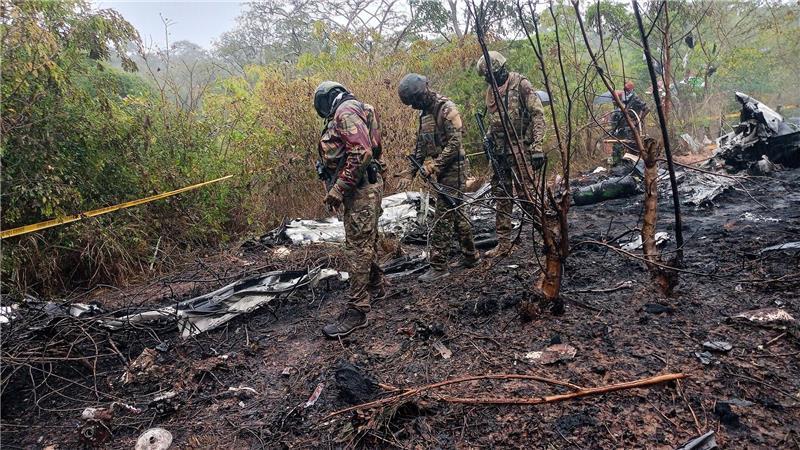 Zwei Deutsche sterben bei Absturz von Kleinflugzeug in Kenia Das Flugzeug stürzte in einer hügeligen Gegend ab.