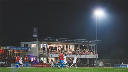 Das Flutlicht im Drochterser Stadion soll erneuert werden, dafür möchte der Verein einen Zuschuss von der Gemeinde.
