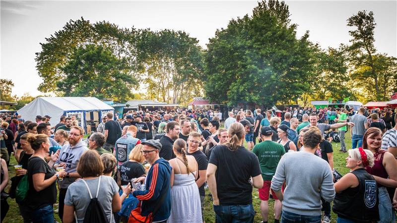 Hurricane, Deichbrand, Wacken: Hier gibt‘s den großen Festival-Vergleich Das Fonsstock Festival in Nordenham steht für handgemachte Musik, eine familiäre Atmosphäre und unvergessliche Konzerterlebnisse direkt an der Weser.