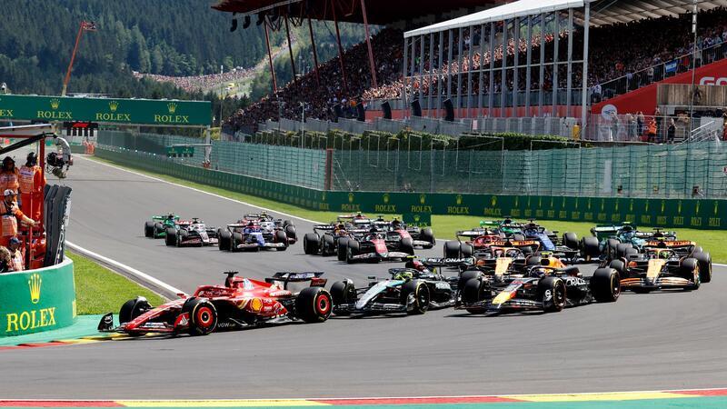Das Formel-1-Getümmel kurz nach dem Start.