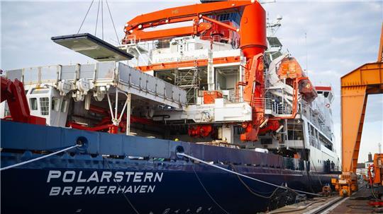 Das Forschungsschiff „Polarstern“ startet aus dem chilenischen Punta Arenas zu einer Expedition in das antarktische Weddellmeer. (Archivbild)