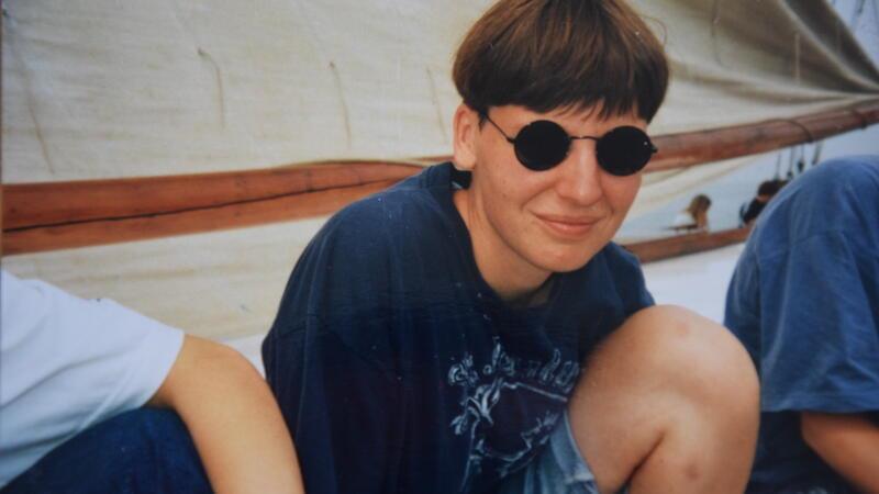 Das Foto entstand 1997 oder 1998: Diakonin Ilse Möhrchen während einer Ferienfreizeit beim Segeln auf dem Ijsselmeer.