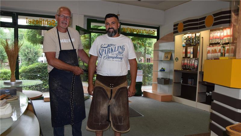 Das Foto zeigt das frühere Ladengeschäft des Schuhmacherbetriebs Hacken-Helmut an der Straße Zwischen den Brücken 7. Mittlerweile steht es für 320.000 Euro zum Verkauf.