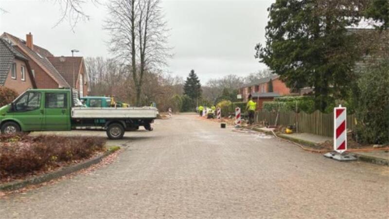Das Foto zeigt den Glasfaser-Ausbau in Dollern - im Bereich Tannenweg