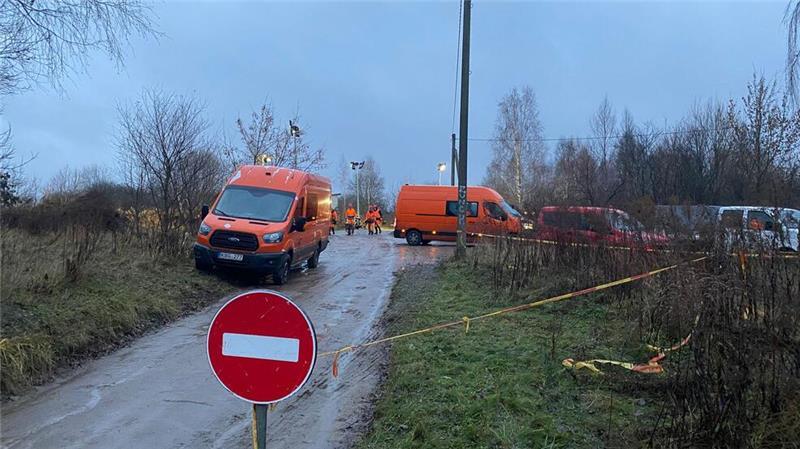 Das Frachtflugzeug war am frühen Montagmorgen kurz vor der geplanten Landung in der Nähe des Flughafens Vilnius in ein Wohngebiet gestürzt und am Boden zerschellt.