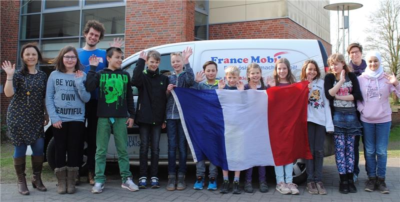 Das „France Mobil“ des Institut Français hat einen Stopp an der Realschule Süd in Buxtehude eingelegt. Foto: Vasel