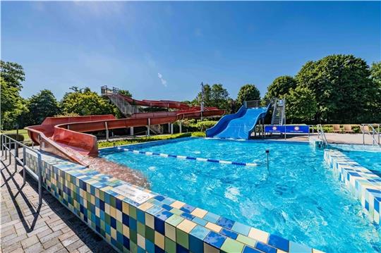 Das Freibad-Team hofft auf eine sonnige Saison. Foto: Elsen