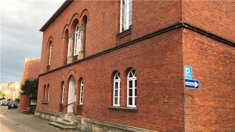 Aus fünf mach eins: Fusion der Nordkehdinger Gemeinden auf der Zielgeraden Das Freiburger Rathaus wird auch Verwaltungssitz der Gemeinde Nordkehdingen sein.